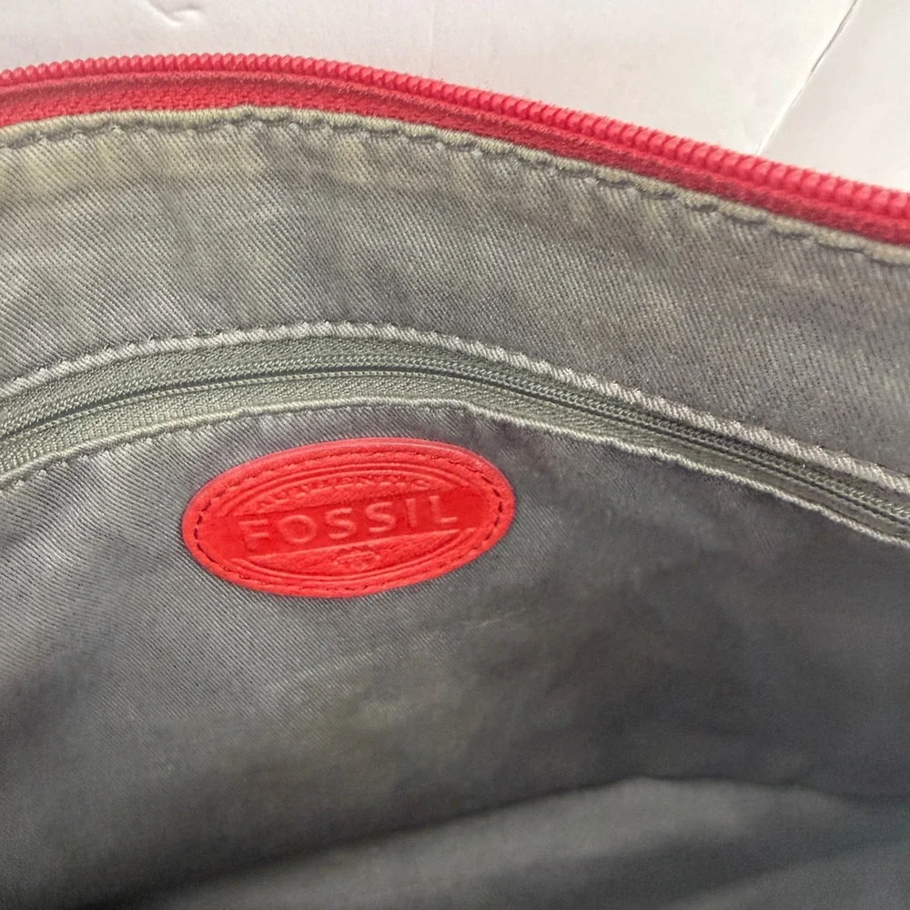 Fossil Shoulder Bag Medium Red Pebbled Leather Hobo Brass Hardware Casual